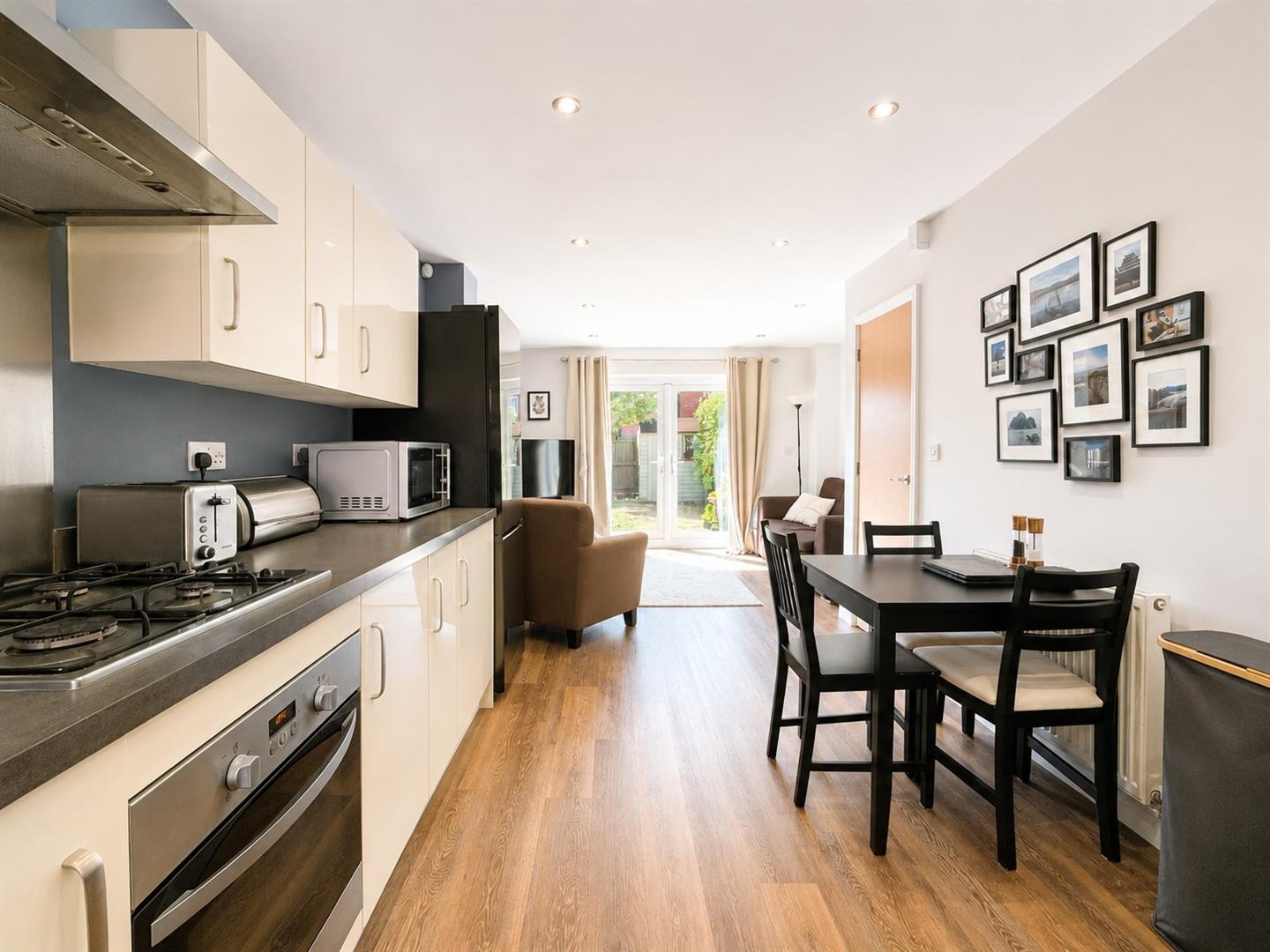 4 bed property in Hazelwick Drive, Bedford